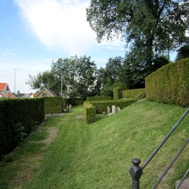 Kirkegården utenfor kirken