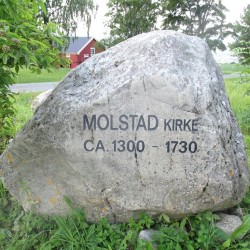Minnestein på Molstad