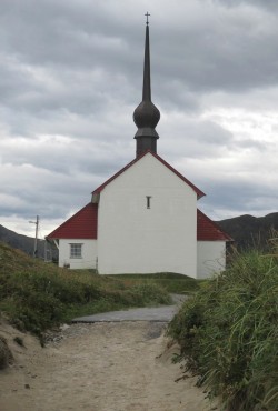 Kirken sett fra stranden