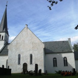 Furnes kirke sørfra