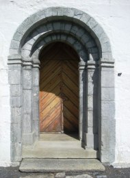 Dør i skipets sørvegg