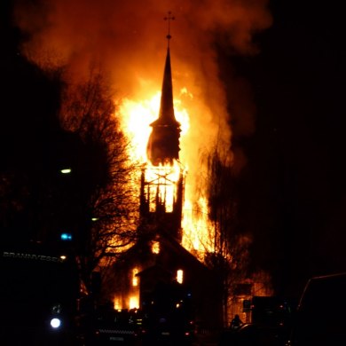 Hønefoss kirke i brann