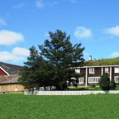 Hov prestegård