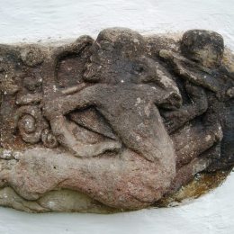 I fasaden: Kentaur med pil og bue