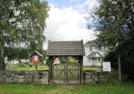 Port inn til stavkirketomten