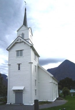 Oppstryn kirke