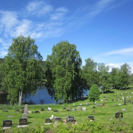 Kirkegård ned mot Sollauståa