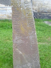 Runestein bak Nikolaikirken