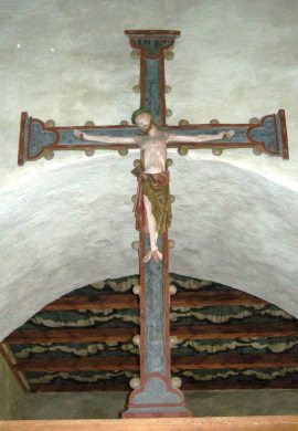 Krusifiks over korbuen